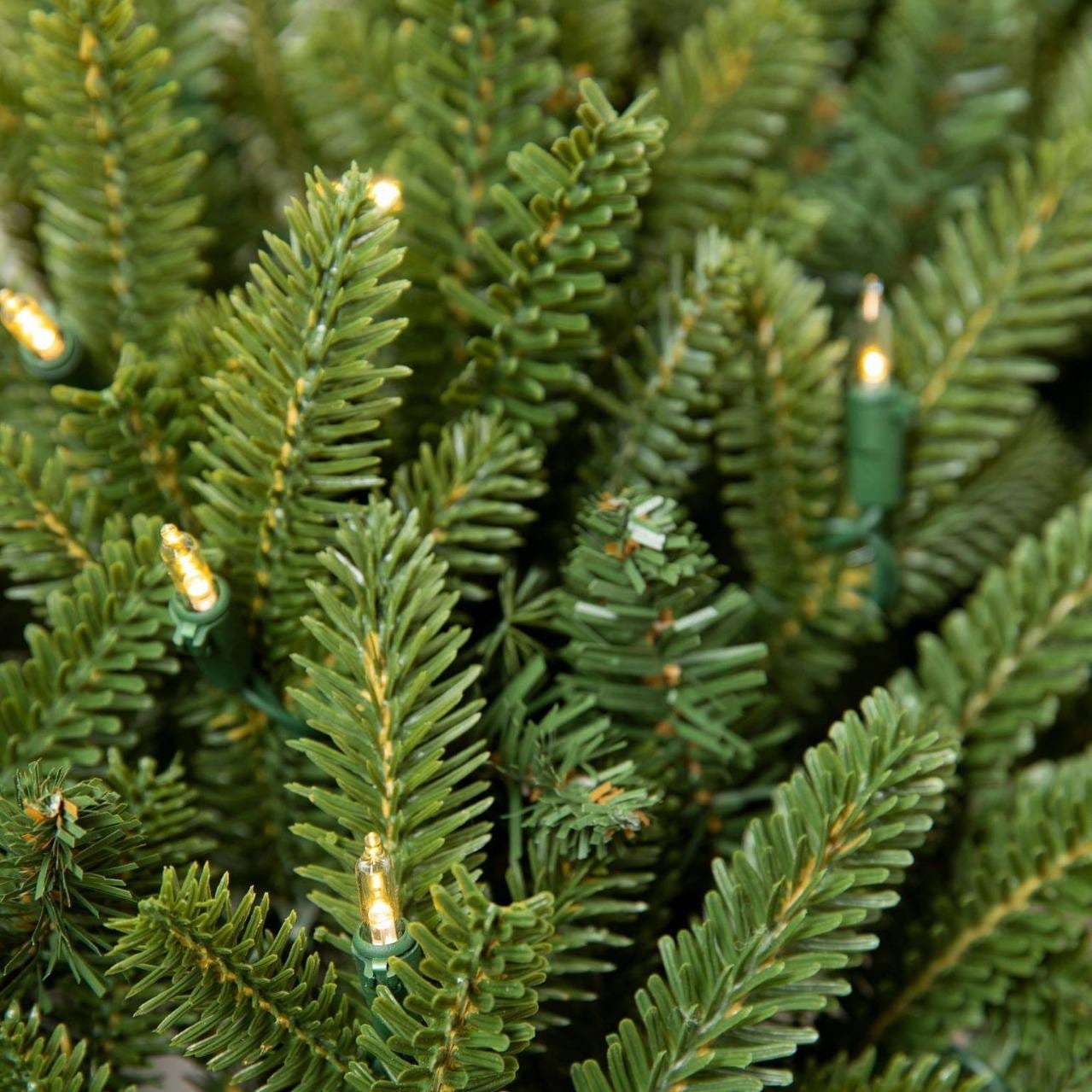 Pre-Lit Green Christmas Wreath 4