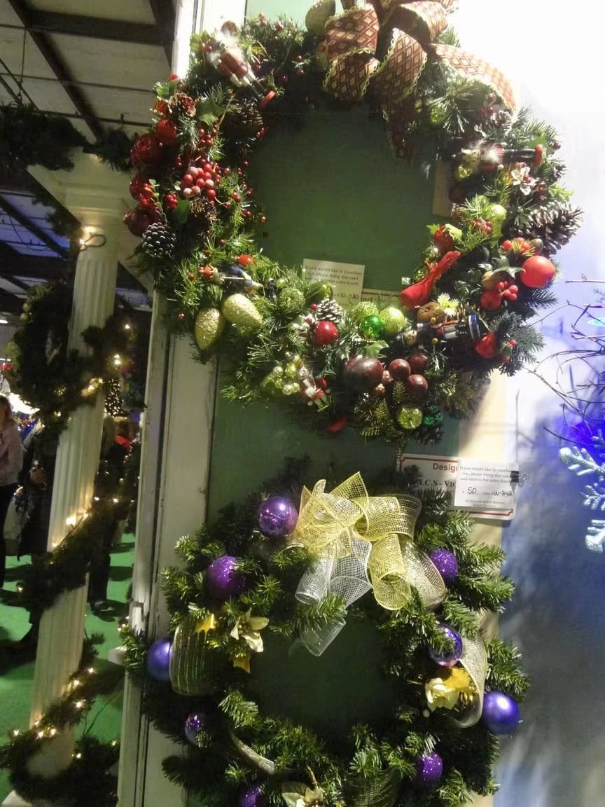 Light-Up Wreath & Garland Collection · image reference 22