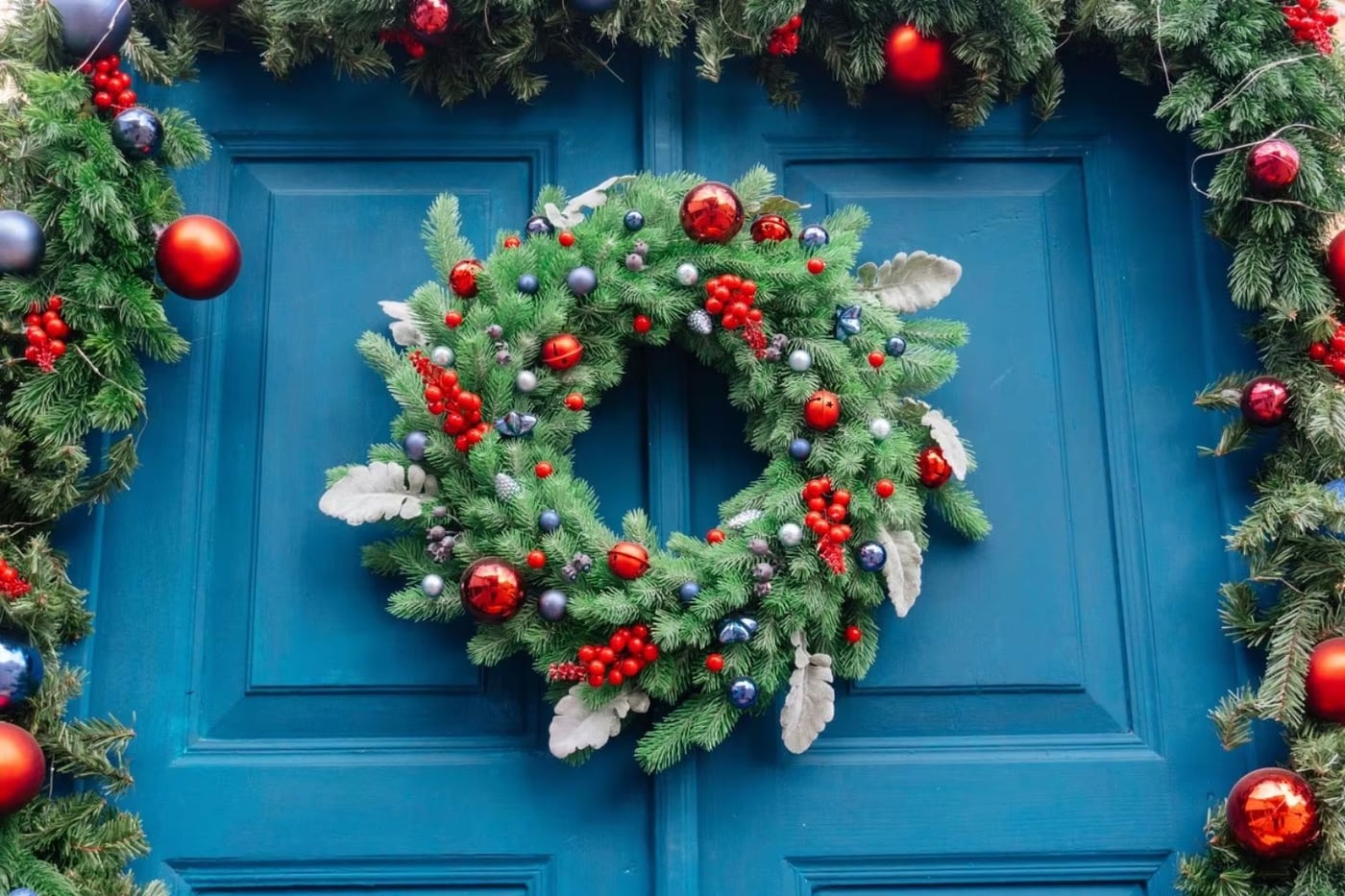 Light-Up Wreath & Garland Collection · image reference 20