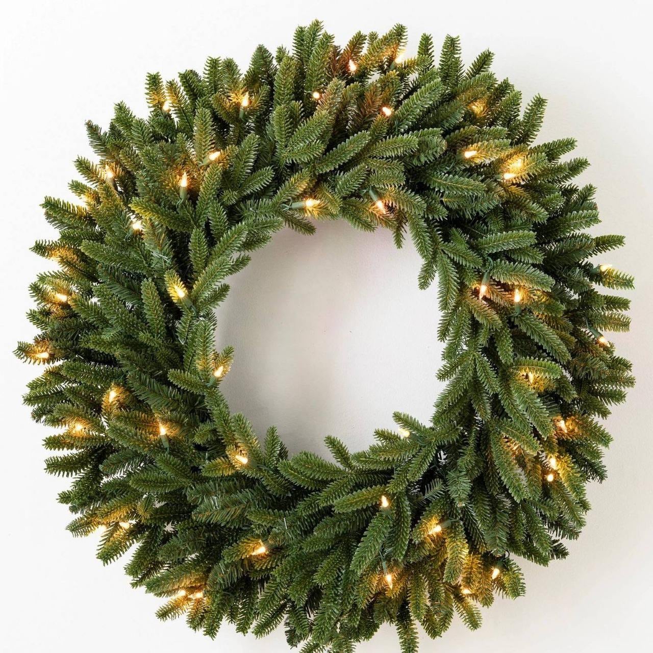 Pre-Lit Green Christmas Wreath 2