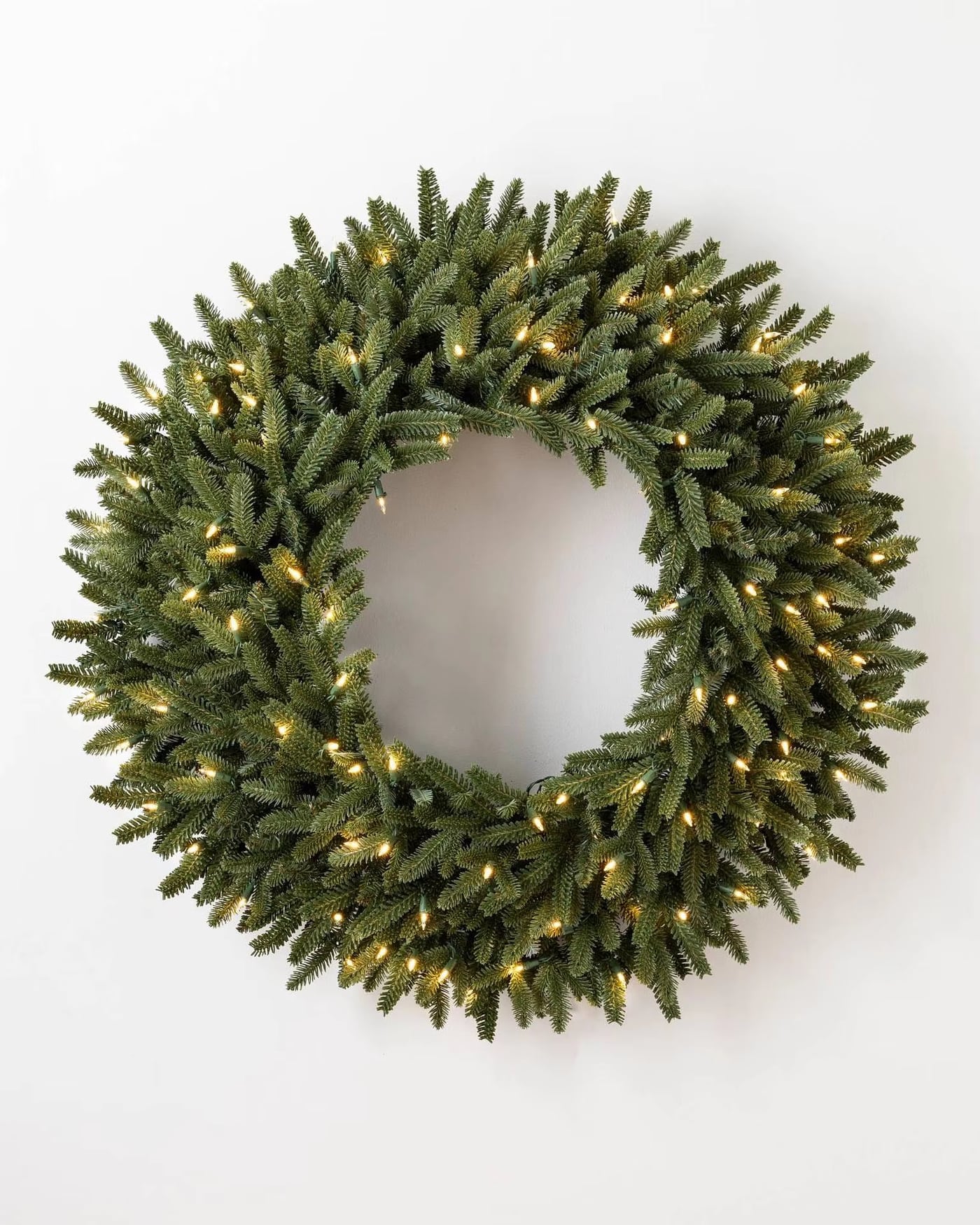 Pre-Lit Green Christmas Wreath · image reference 2